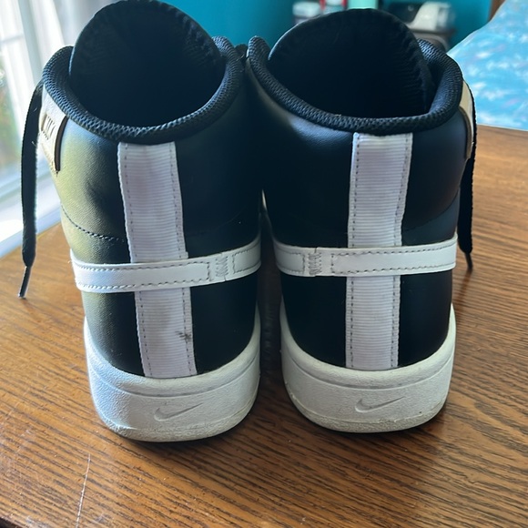Women’s High Top Nike Sneakers. - Picture 4 of 6